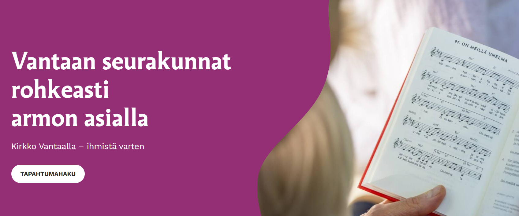 verkkosivujen  pääkuva, jossa henkilö lukee virsikirjaa.