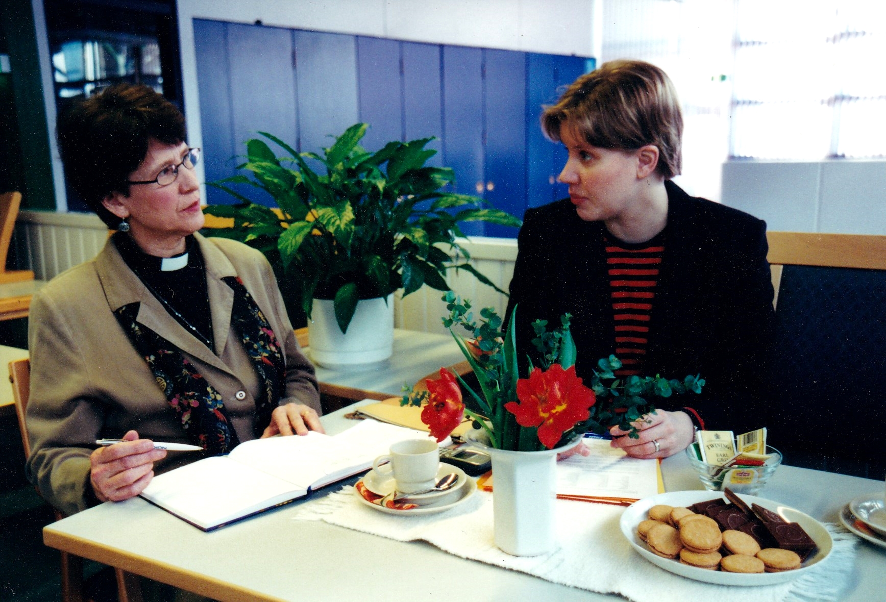 Savion aluetyössä 2000-luvun alussa toimineet Eeva Airila ja Mirva Nyman.