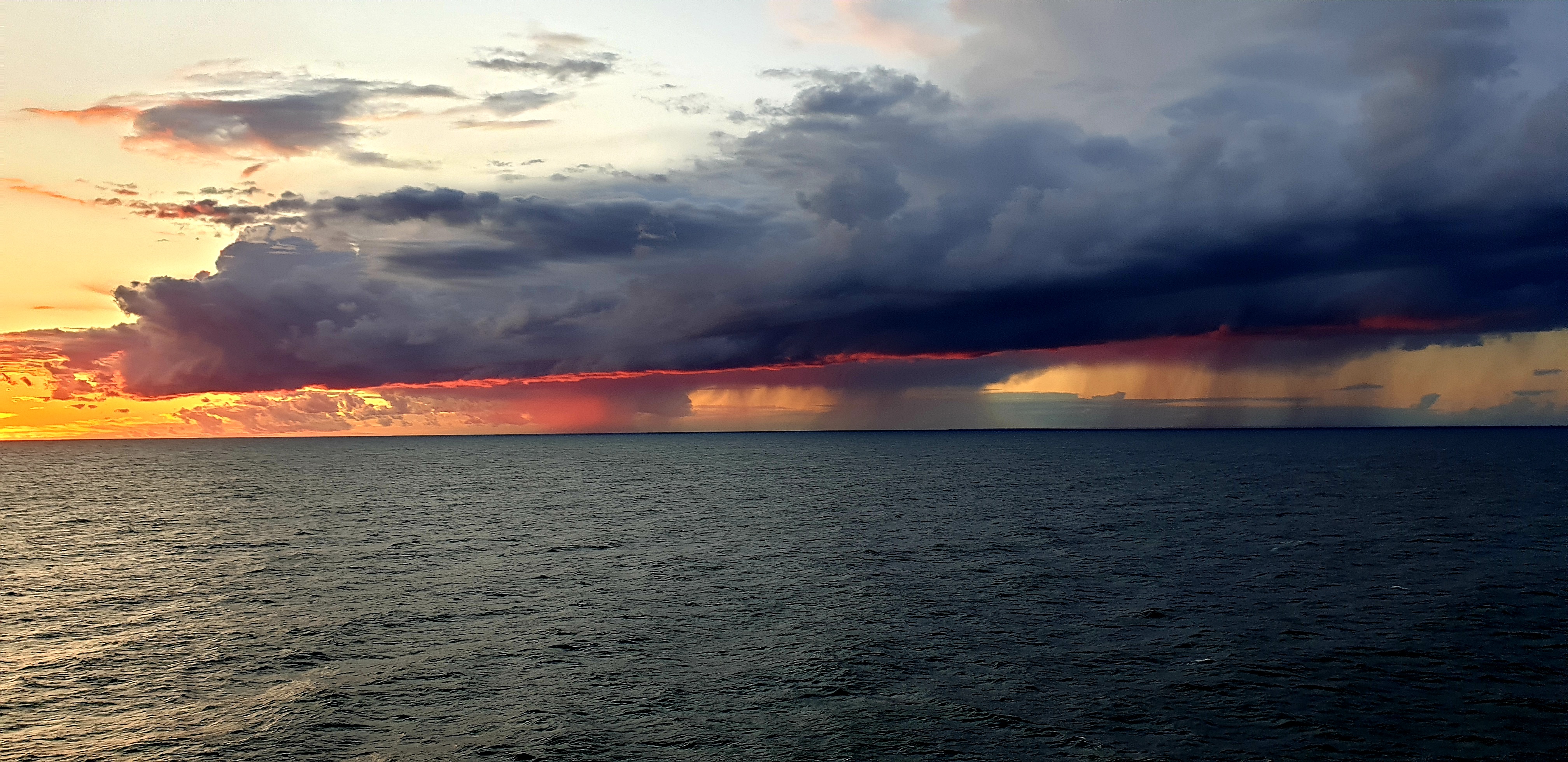 auringonlasku.