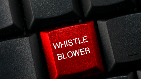 tietokoneen näppäimistöllä yksi näppäin punaisena ja siinä teksti Whistleblower.