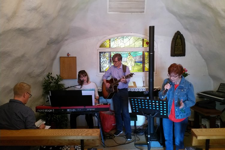 Kesäillan musiikkihartaus Valkean Karitsan kappelissa Kesäillan musiikkihartaus Valkean Karitsan kappelissa