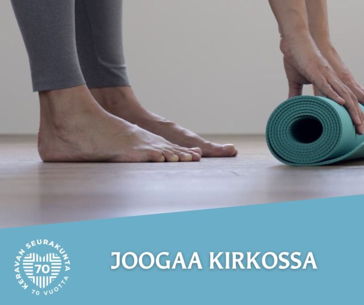 Joogaaja levittää joogamattoa lattialle. Mukana teksti Joogaa kirkossa.