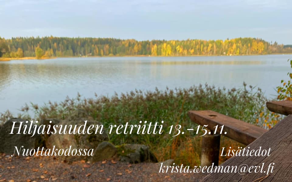 Hiljaisuuden retriitti Kuvassa syksyinen järven ranta ja teksti ”hiljaisuuden retriitti 13.-15.11. Nuottakodossa