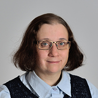 Pappi Susanna Hellén-Valjakan kasvokuva.