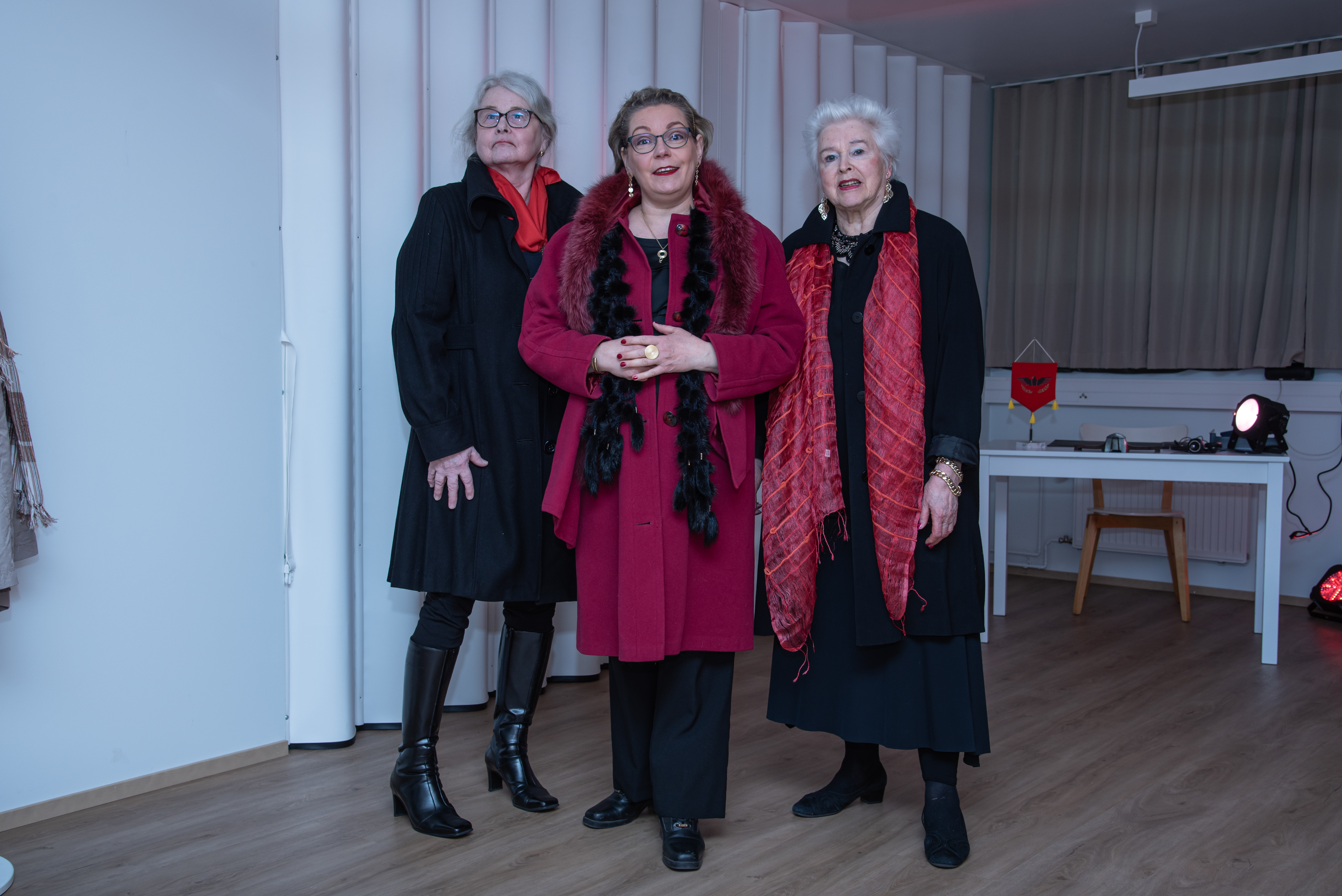 Miehitetty maa -esityksestä.